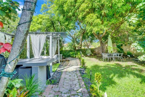 House in Miami, Florida 5 bedrooms, 195.28 sq.m. № 2017271 - photo 30