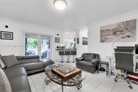 House in Miami, Florida 5 bedrooms, 195.28 sq.m. № 2017271 - photo 15