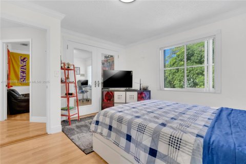 House in Miami, Florida 5 bedrooms, 195.28 sq.m. № 2017271 - photo 21