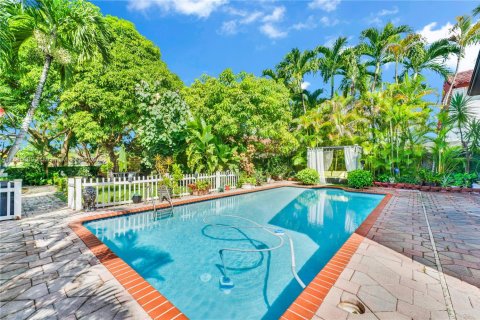 House in Miami, Florida 5 bedrooms, 195.28 sq.m. № 2017271 - photo 27