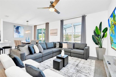 Villa ou maison à vendre à Kissimmee, Floride: 8 chambres, 301.75 m2 № 2422740 - photo 2