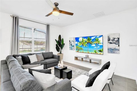 Villa ou maison à vendre à Kissimmee, Floride: 8 chambres, 301.75 m2 № 2422740 - photo 3