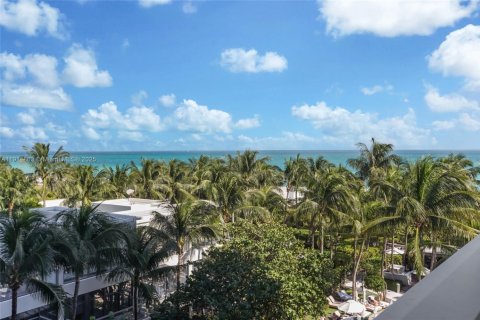 Condo in Miami Beach, Florida  № 1974346 - photo 18