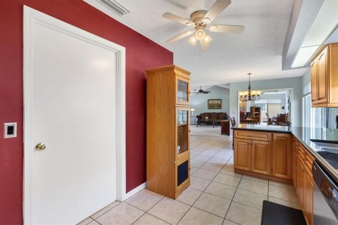 Купить виллу или дом в Саммерфилд, Флорида 6 комнат, 139.54м2, № 2324337 - фото 12