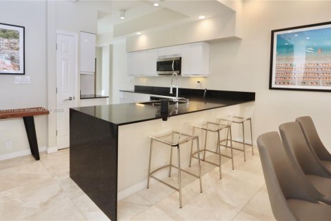 Condo in Aventura, Florida, 2 bedrooms  № 1869892 - photo 8
