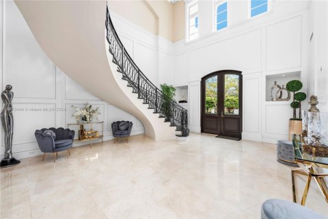 House in Coral Gables, Florida 8 bedrooms, 1085.47 sq.m. № 1692617 - photo 8
