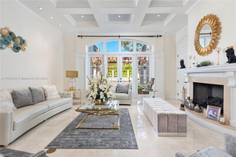 House in Coral Gables, Florida 8 bedrooms, 1085.47 sq.m. № 1692617 - photo 11
