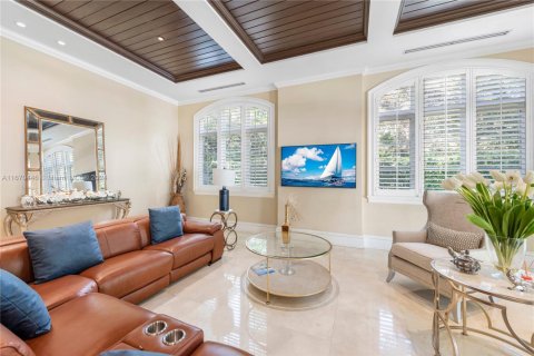 House in Coral Gables, Florida 8 bedrooms, 1085.47 sq.m. № 1692617 - photo 18