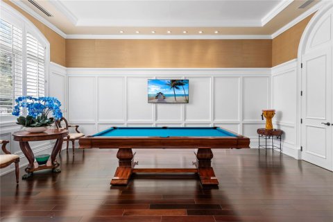 House in Coral Gables, Florida 8 bedrooms, 1085.47 sq.m. № 1692617 - photo 24