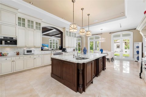 House in Coral Gables, Florida 8 bedrooms, 1085.47 sq.m. № 1692617 - photo 15