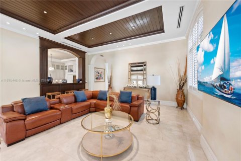 House in Coral Gables, Florida 8 bedrooms, 1085.47 sq.m. № 1692617 - photo 17