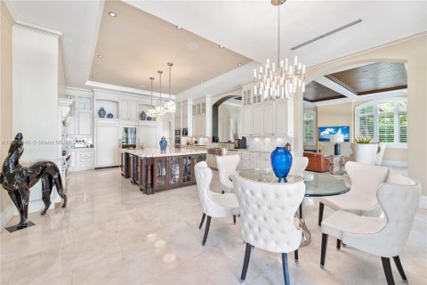 House in Coral Gables, Florida 8 bedrooms, 1085.47 sq.m. № 1692617 - photo 16