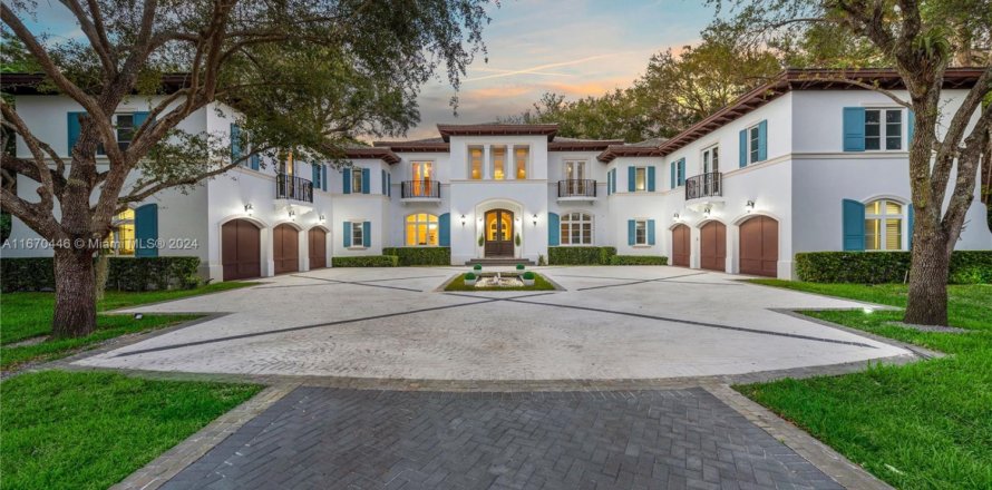 House in Coral Gables, Florida 8 bedrooms, 1085.47 sq.m. № 1692617