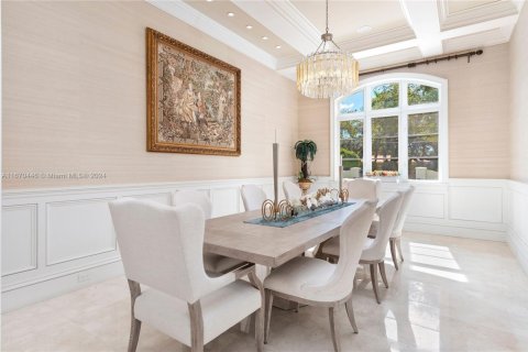 House in Coral Gables, Florida 8 bedrooms, 1085.47 sq.m. № 1692617 - photo 13