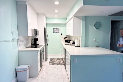 Condominio en venta en Hollywood, Florida, 1 dormitorio, 77.57 m2 № 2009562 - foto 8