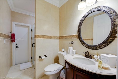 House in Miami, Florida 5 bedrooms, 308.06 sq.m. № 1893396 - photo 13