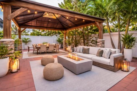 Casa en Hialeah, Florida 5 dormitorios, 270.25 m2 № 2042136