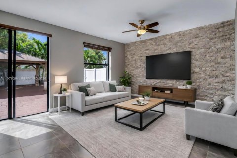 Casa en venta en Hialeah, Florida, 5 dormitorios, 270.25 m2 № 2042136 - foto 14