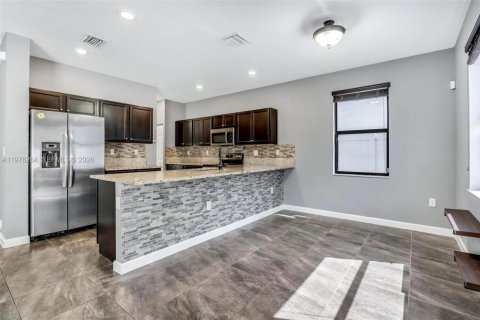 Casa en venta en Hialeah, Florida, 5 dormitorios, 270.25 m2 № 2042136 - foto 19