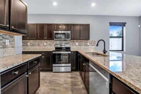 Casa en venta en Hialeah, Florida, 5 dormitorios, 270.25 m2 № 2042136 - foto 23