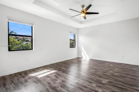 Casa en venta en Hialeah, Florida, 5 dormitorios, 270.25 m2 № 2042136 - foto 26