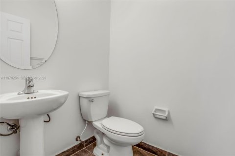 Casa en venta en Hialeah, Florida, 5 dormitorios, 270.25 m2 № 2042136 - foto 12