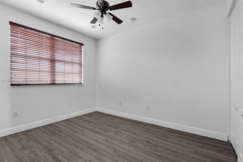 Снять в аренду таунхаус в Пемброк-Пайнс, Флорида 2 спальни, 127.09м2, № 2049447 - фото 15