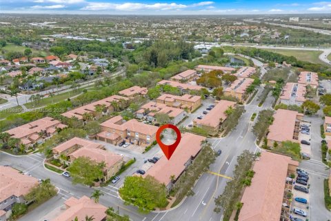 Снять в аренду таунхаус в Пемброк-Пайнс, Флорида 2 спальни, 127.09м2, № 2049447 - фото 21