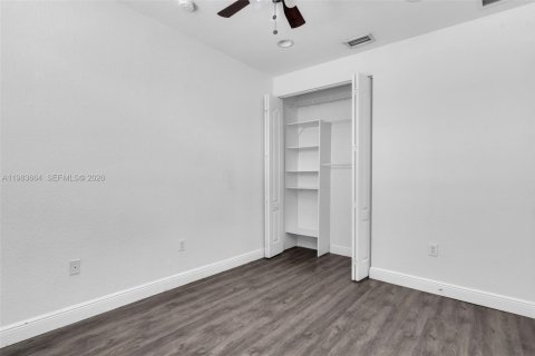 Снять в аренду таунхаус в Пемброк-Пайнс, Флорида 2 спальни, 127.09м2, № 2049447 - фото 17