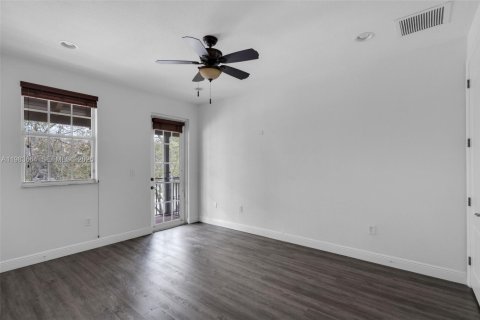 Снять в аренду таунхаус в Пемброк-Пайнс, Флорида 2 спальни, 127.09м2, № 2049447 - фото 10