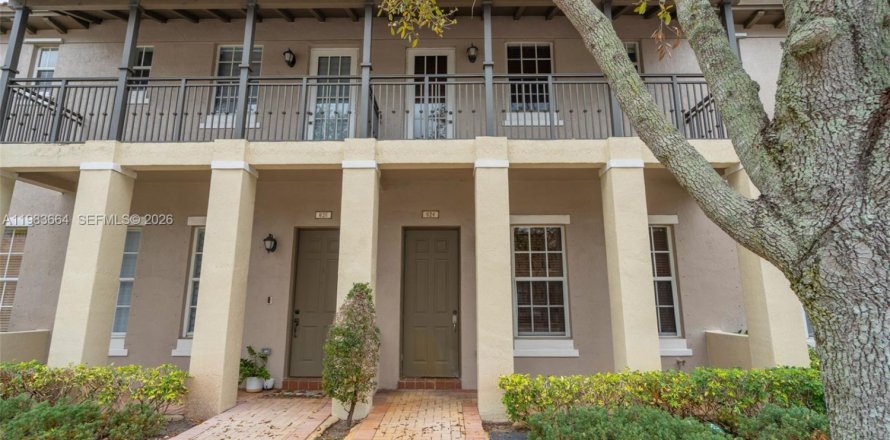 Таунхаус в Пемброк-Пайнс, Флорида 2 спальни, 127.09м2 № 2049447