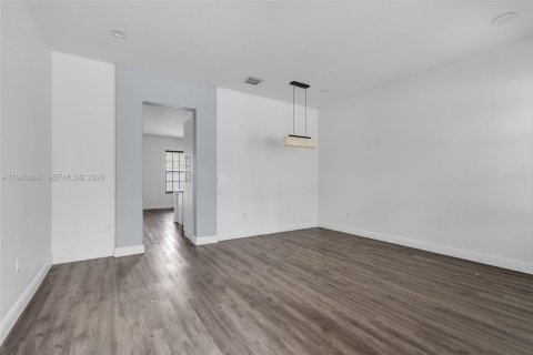 Снять в аренду таунхаус в Пемброк-Пайнс, Флорида 2 спальни, 127.09м2, № 2049447 - фото 5