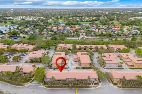 Снять в аренду таунхаус в Пемброк-Пайнс, Флорида 2 спальни, 127.09м2, № 2049447 - фото 20