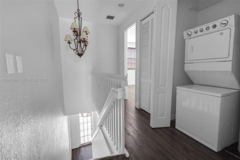 Снять в аренду таунхаус в Пемброк-Пайнс, Флорида 2 спальни, 127.09м2, № 2049447 - фото 19