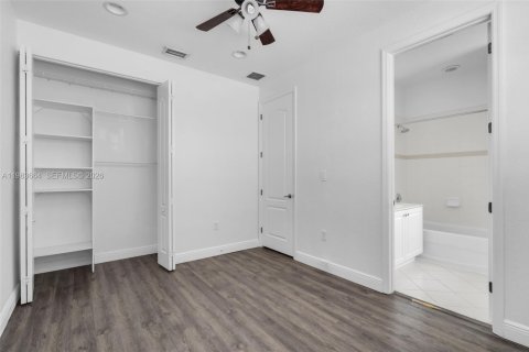 Снять в аренду таунхаус в Пемброк-Пайнс, Флорида 2 спальни, 127.09м2, № 2049447 - фото 16