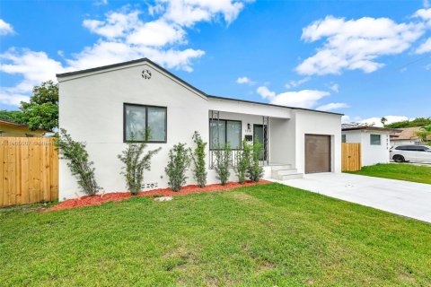 Propiedad comercial en venta en Hollywood, Florida, 159.7 m2 № 1956090 - foto 2