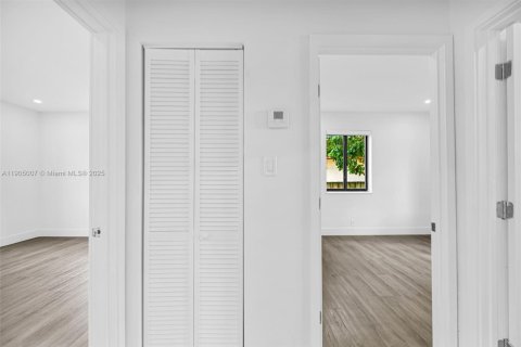 Propiedad comercial en venta en Hollywood, Florida, 159.7 m2 № 1956090 - foto 18