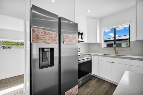 Propiedad comercial en venta en Hollywood, Florida, 159.7 m2 № 1956090 - foto 11