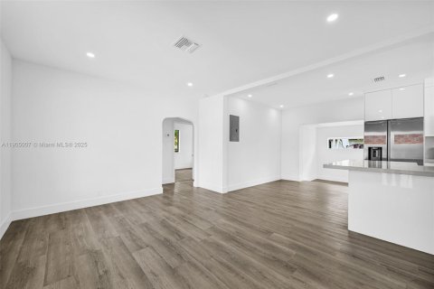 Propiedad comercial en venta en Hollywood, Florida, 159.7 m2 № 1956090 - foto 7