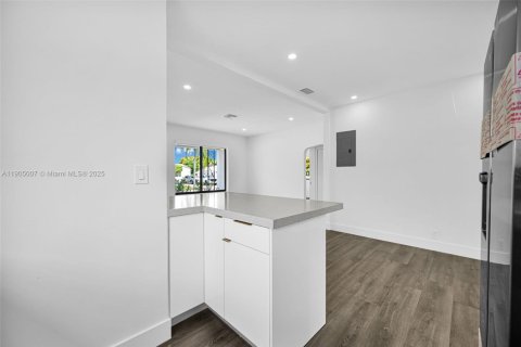 Propiedad comercial en venta en Hollywood, Florida, 159.7 m2 № 1956090 - foto 12