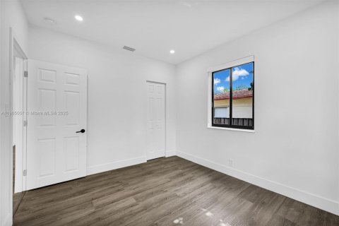 Propiedad comercial en venta en Hollywood, Florida, 159.7 m2 № 1956090 - foto 21