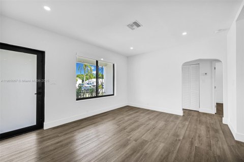 Propiedad comercial en venta en Hollywood, Florida, 159.7 m2 № 1956090 - foto 17