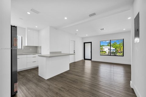 Propiedad comercial en venta en Hollywood, Florida, 159.7 m2 № 1956090 - foto 14