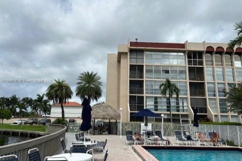 Купить кондоминиум в Халландейл-Бич, Флорида 2 спальни, 102.19м2, № 1981686 - фото 5