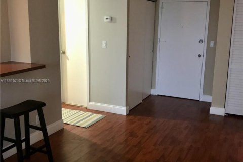 Купить кондоминиум в Халландейл-Бич, Флорида 2 спальни, 102.19м2, № 1981686 - фото 4