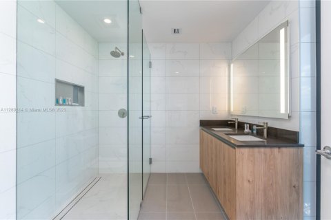 Apartamento en alquiler en Miami, Florida, 2 dormitorios, 111.48 m2 № 1938467 - foto 11