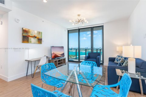 Apartamento en alquiler en Miami, Florida, 2 dormitorios, 111.48 m2 № 1938467 - foto 2