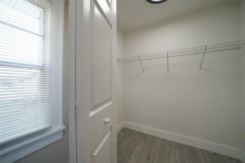House in Saint Petersburg, Florida 4 bedrooms, 141.21 sq.m. № 1880469 - photo 19