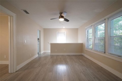 House in Saint Petersburg, Florida 4 bedrooms, 141.21 sq.m. № 1880469 - photo 20