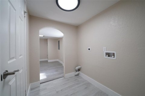 House in Saint Petersburg, Florida 4 bedrooms, 141.21 sq.m. № 1880469 - photo 13